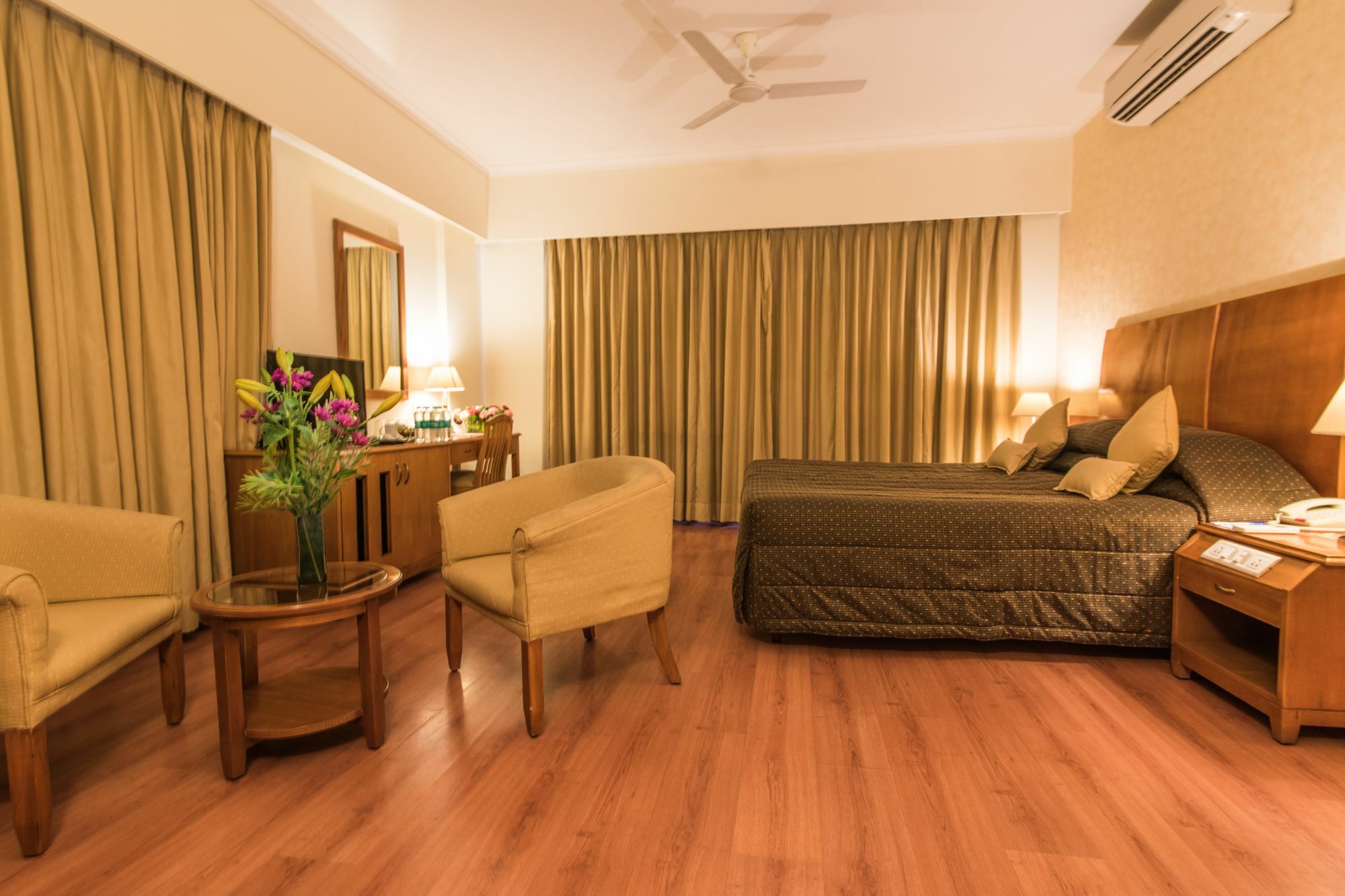 Sai Vishram Business Hotel Kammasandra Buitenkant foto